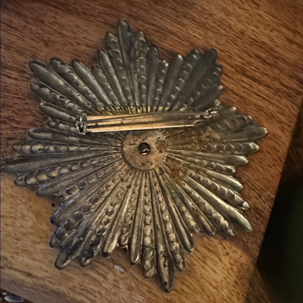 Vintage Antique Gold and Silver toned metal Brooch/Pin of military style - Picture 3 of 4
